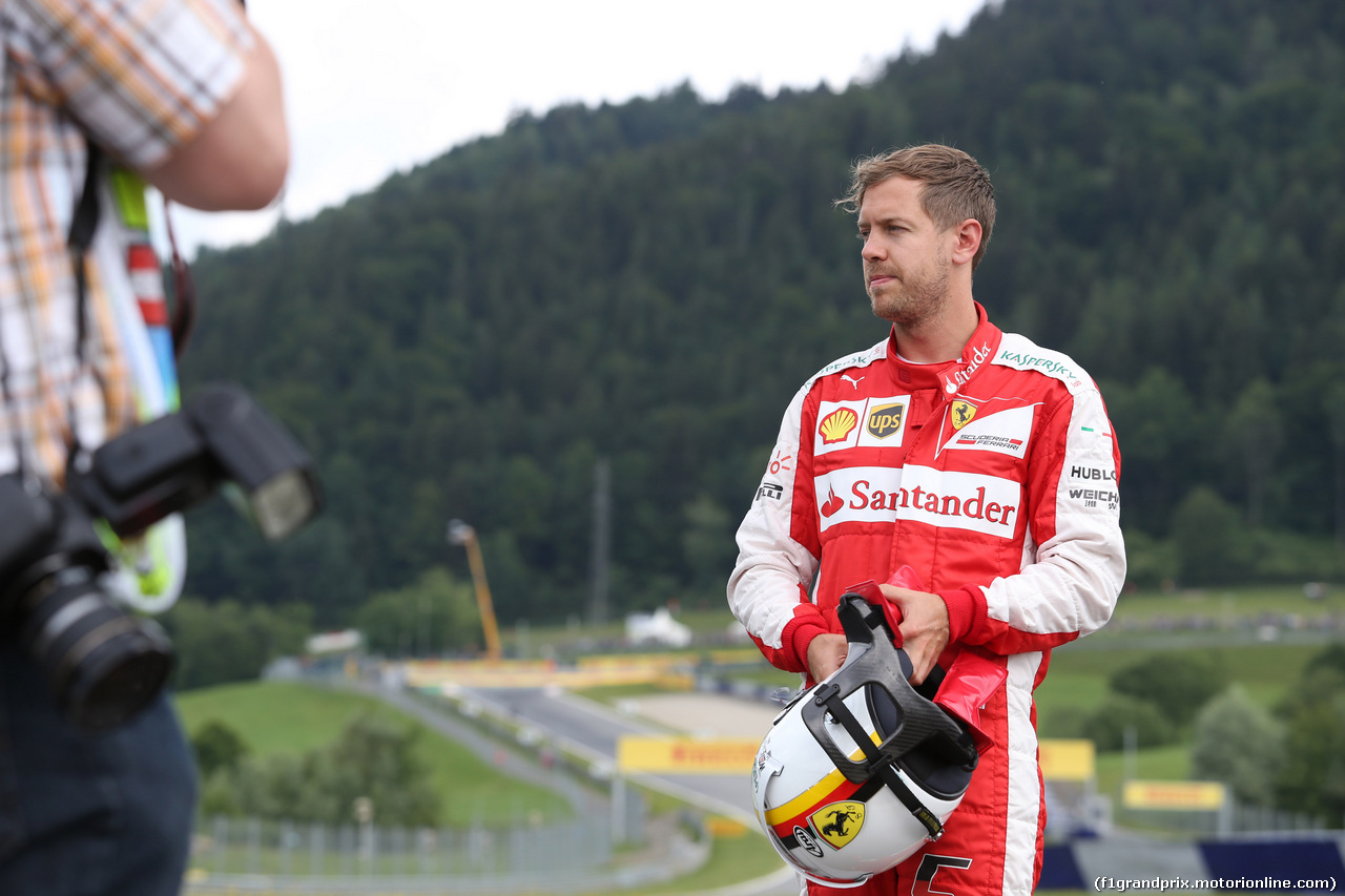 GP AUSTRIA, 19.06.2015- Prove Libere 1, Sebastian Vettel (GER) Ferrari SF15-T is stopped on the track