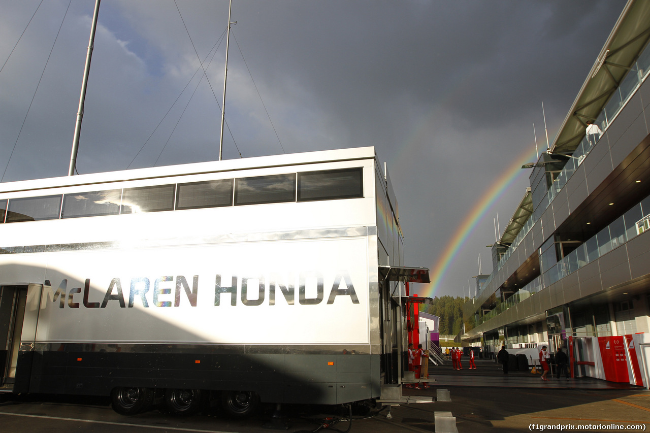 GP AUSTRIA, 19.06.2015- Rainbow over the paddock