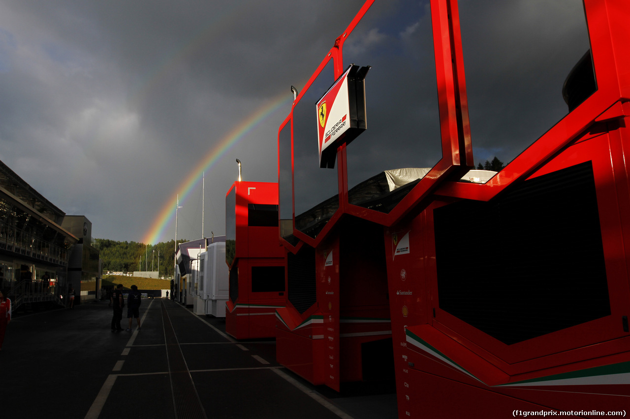 GP AUSTRIA, 19.06.2015- Rainbow over the paddock