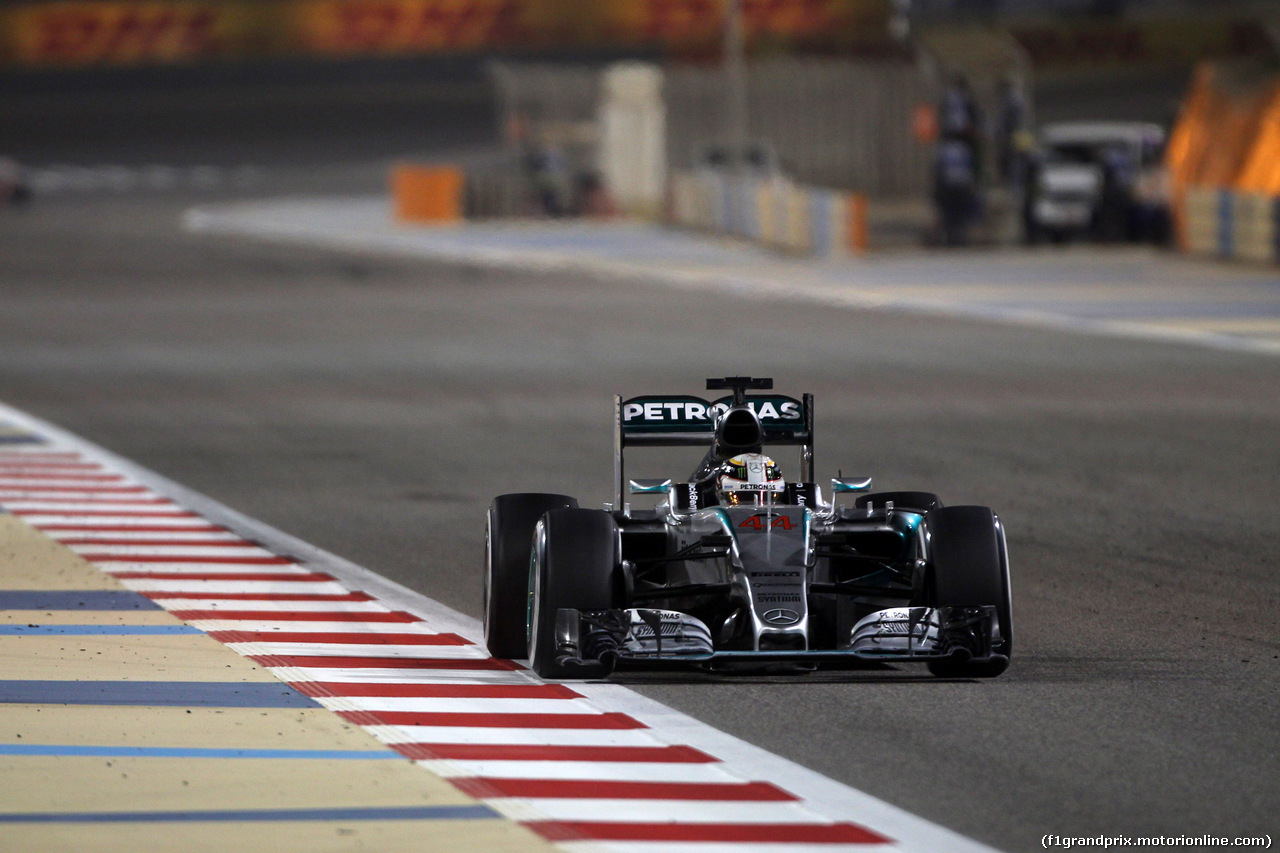 GP BAHRAIN, 19.04.2015 - Gara, Lewis Hamilton (GBR) Mercedes AMG F1 W06