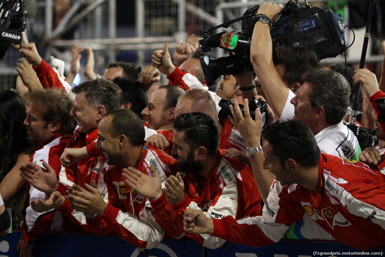 GP BAHRAIN, 19.04.2015 - Gara, Mechanics Ferrari