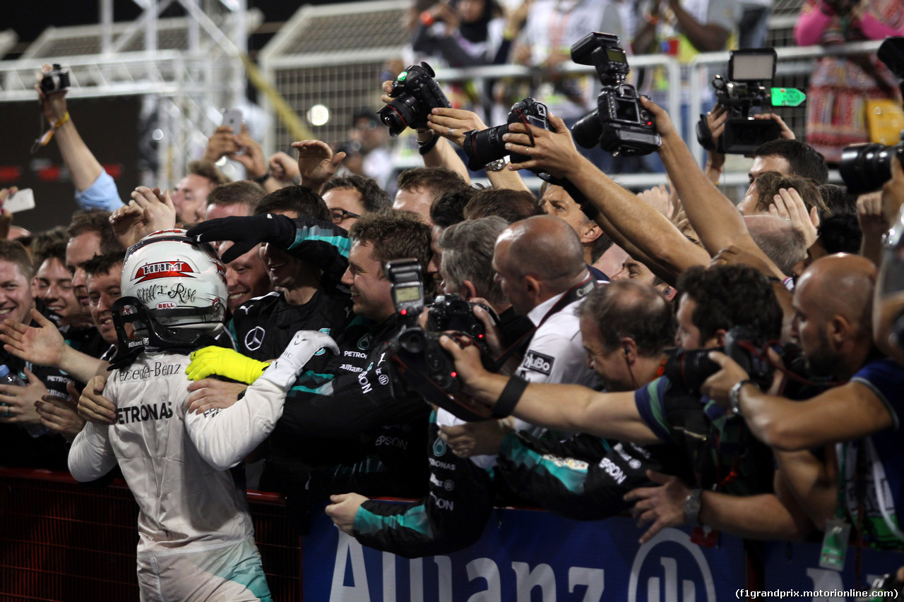 GP BAHRAIN, 19.04.2015 - Gara, 1st position Lewis Hamilton (GBR) Mercedes AMG F1 W06,