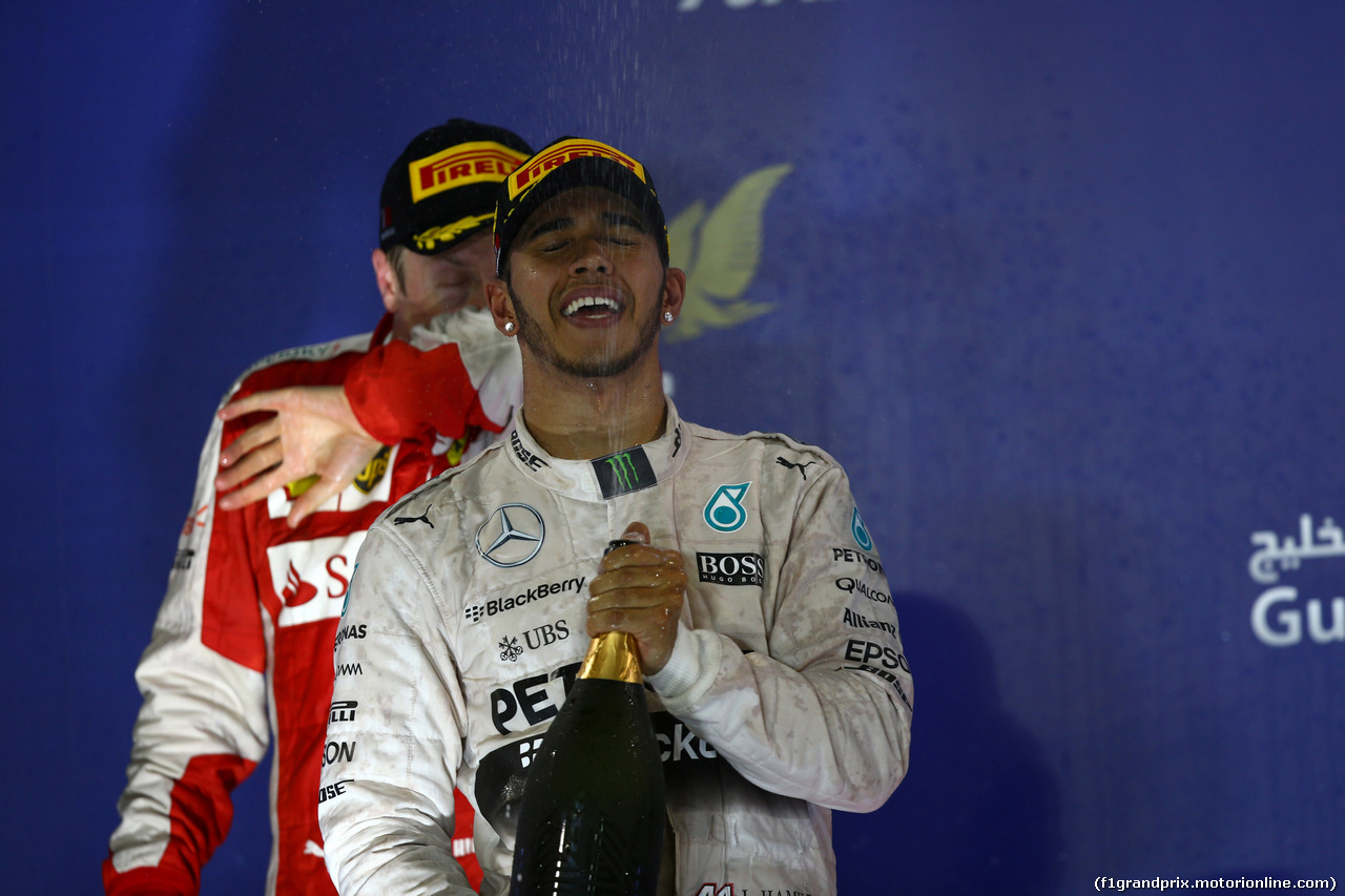 GP BAHRAIN, 19.04.2015 - Gara, 1st position Lewis Hamilton (GBR) Mercedes AMG F1 W06