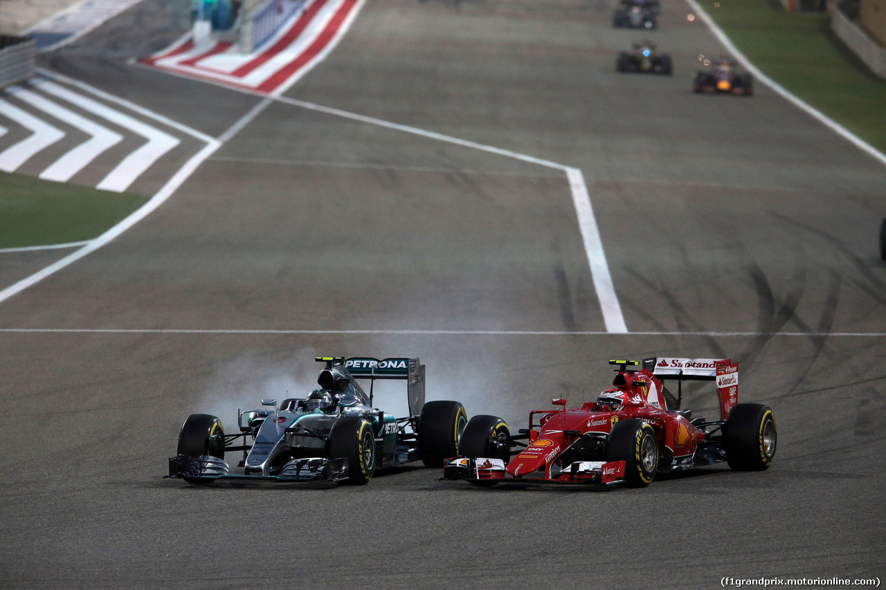 GP BAHRAIN, 19.04.2015 - Gara, Nico Rosberg (GER) Mercedes AMG F1 W06 e Kimi Raikkonen (FIN) Ferrari SF15-T