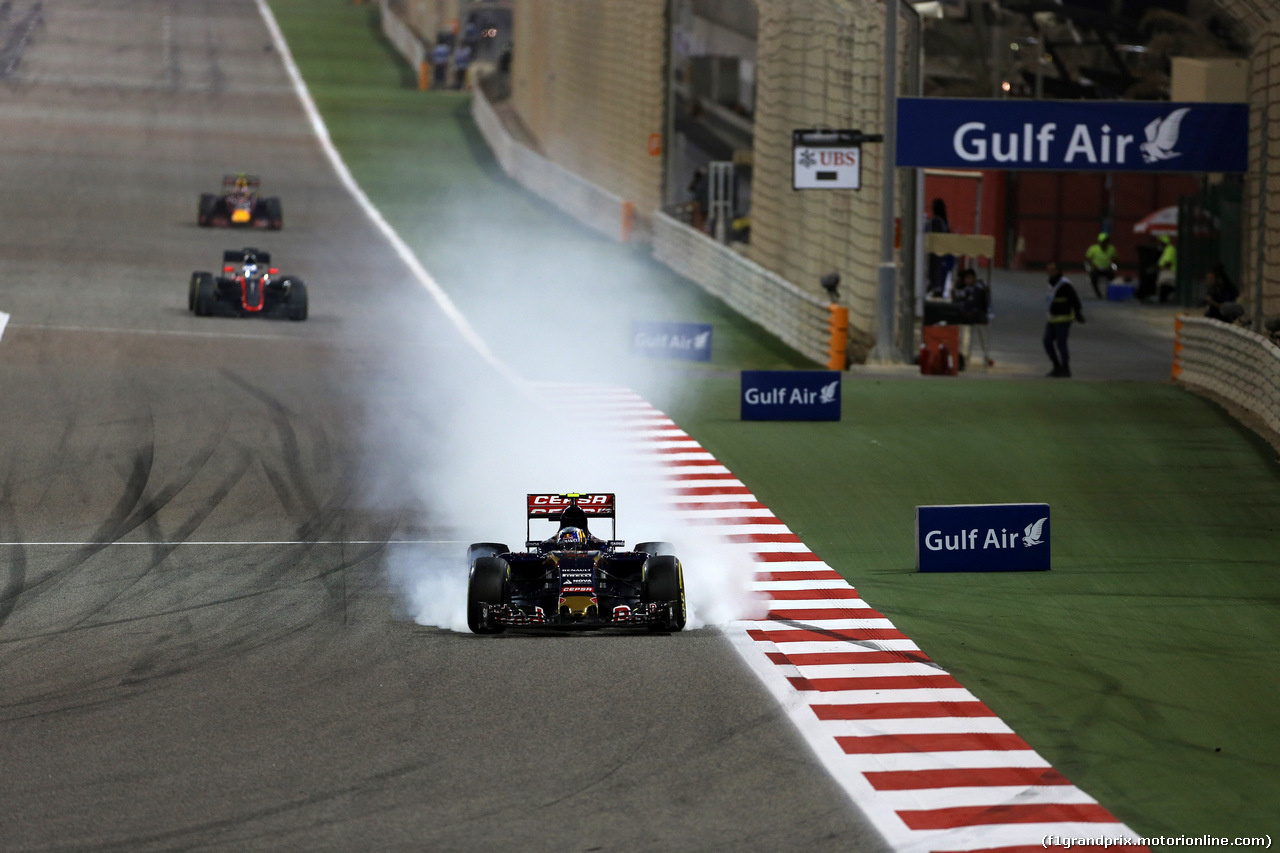 GP BAHRAIN, 19.04.2015 - Gara, Carlos Sainz Jr (ESP) Scuderia Toro Rosso STR10