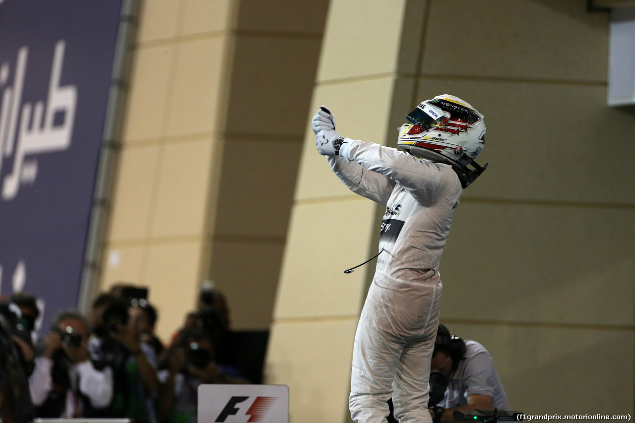 GP BAHRAIN, 19.04.2015 - Gara, 1st position Lewis Hamilton (GBR) Mercedes AMG F1 W06