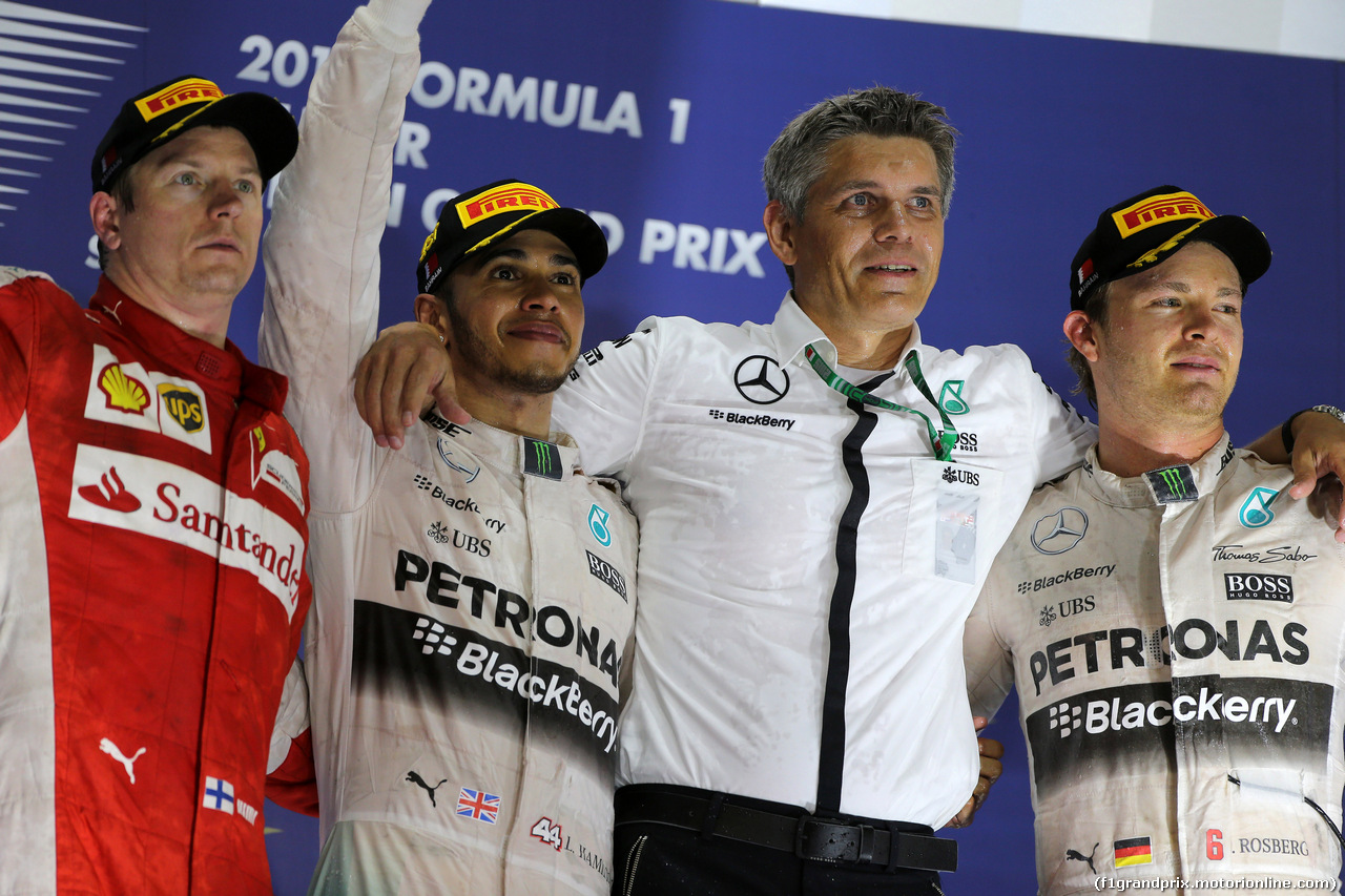GP BAHRAIN, 19.04.2015 - Gara, 1st position Lewis Hamilton (GBR) Mercedes AMG F1 W06, secondo Kimi Raikkonen (FIN) Ferrari SF15-T e terzo Nico Rosberg (GER) Mercedes AMG F1 W06