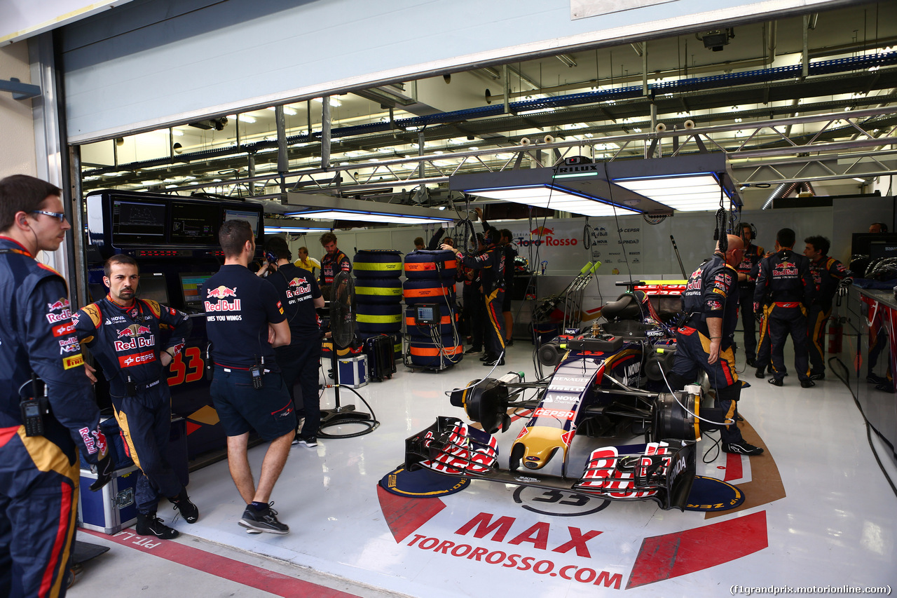 GP BAHRAIN, 19.04.2015 - Gara, Max Verstappen (NED) Scuderia Toro Rosso STR10
