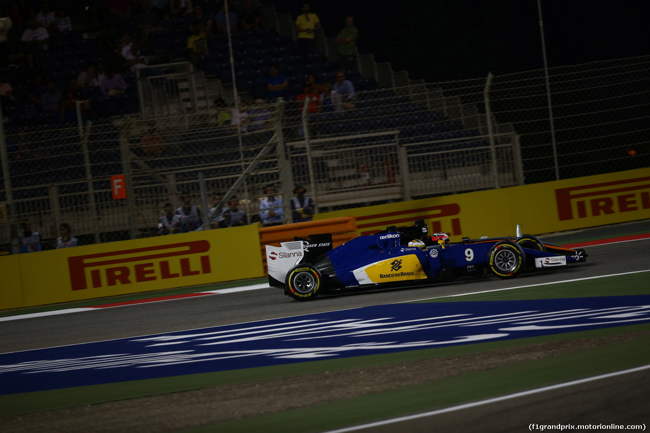 GP BAHRAIN, 19.04.2015 - Gara, Marcus Ericsson (SUE) Sauber C34 e Nico Hulkenberg (GER) Sahara Force India F1 VJM08