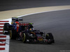GP BAHRAIN, 19.04.2015 - Gara, Carlos Sainz Jr (ESP) Scuderia Toro Rosso STR10 davanti a Felipe Nasr (BRA) Sauber C34