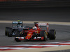 GP BAHRAIN, 19.04.2015 - Gara, Sebastian Vettel (GER) Ferrari SF15-T davanti a Nico Rosberg (GER) Mercedes AMG F1 W06