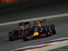 GP BAHRAIN, 19.04.2015 - Gara, Fernando Alonso (ESP) McLaren Honda MP4-30 e Daniil Kvyat (RUS) Red Bull Racing RB11