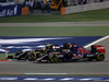 GP BAHRAIN, 19.04.2015 - Gara, Pastor Maldonado (VEN) Lotus F1 Team E23 e Max Verstappen (NED) Scuderia Toro Rosso STR10