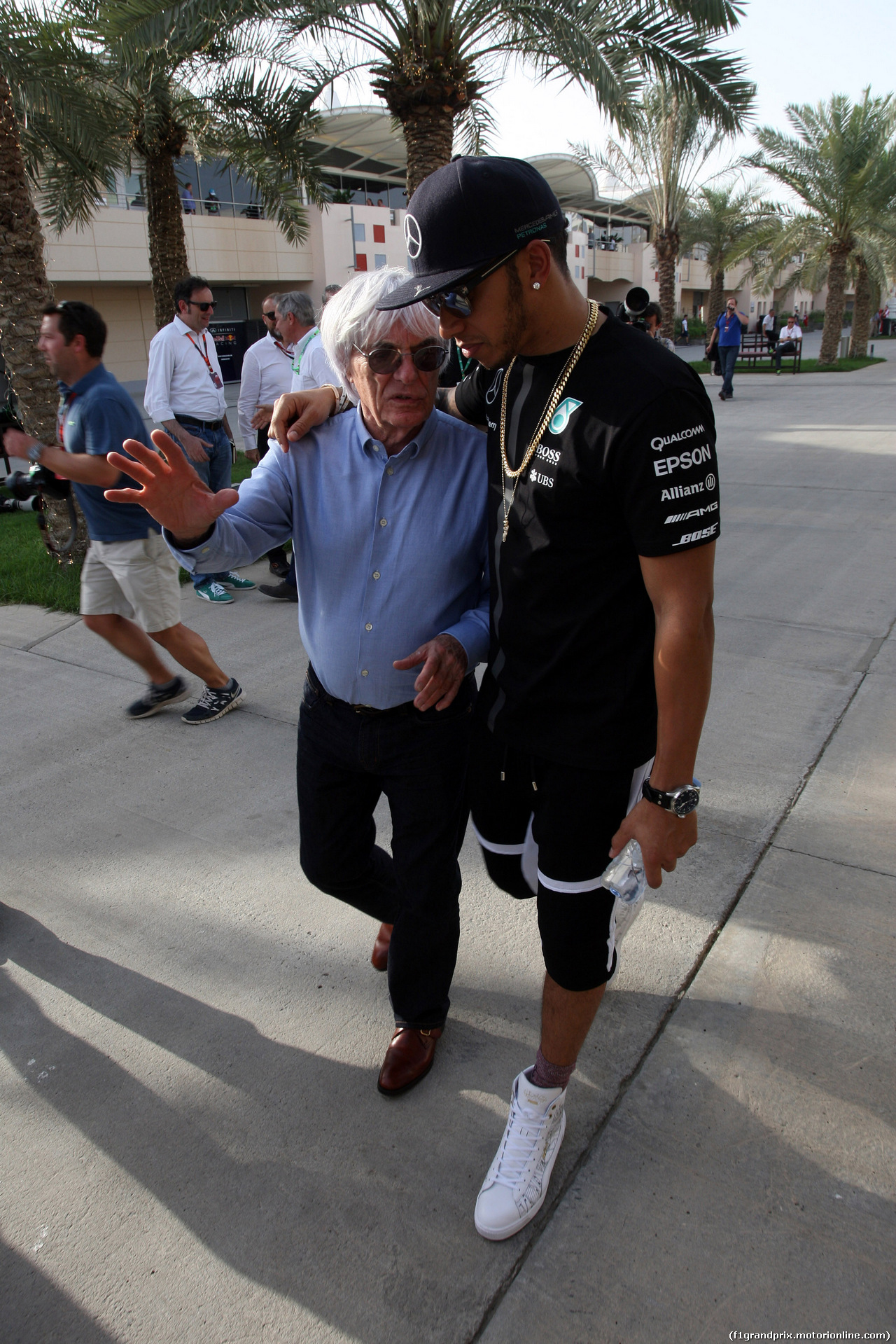 GP BAHRAIN, 16.04.2015 - Bernie Ecclestone (GBR), President e CEO of FOM e Lewis Hamilton (GBR) Mercedes AMG F1 W06