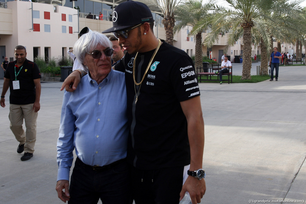 GP BAHRAIN, 16.04.2015 - Bernie Ecclestone (GBR), President e CEO of FOM e Lewis Hamilton (GBR) Mercedes AMG F1 W06