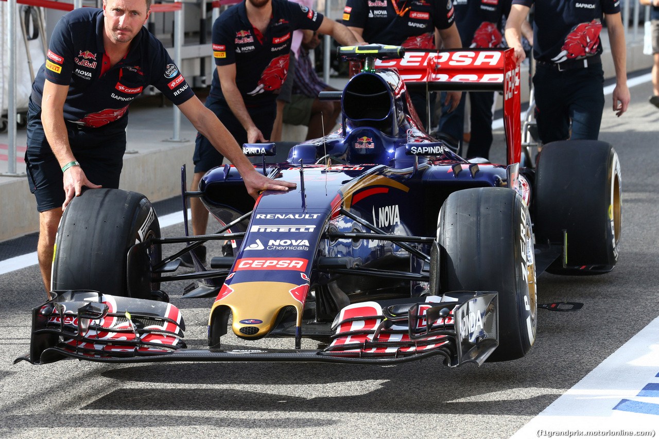 GP BAHRAIN, 16.04.2015 - Carlos Sainz Jr (ESP) Scuderia Toro Rosso STR10