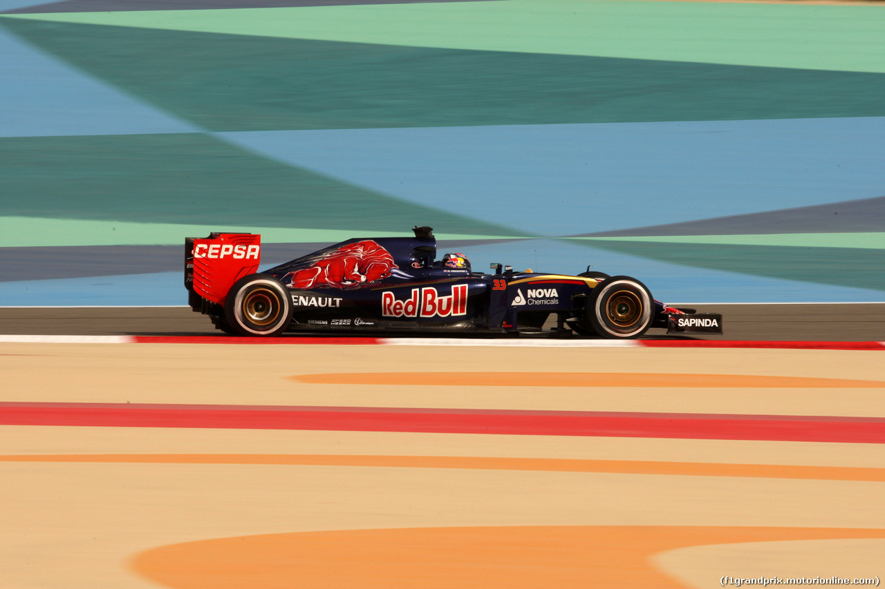 GP BAHRAIN, 18.04.2015 - Prove Libere 3, Max Verstappen (NED) Scuderia Toro Rosso STR10