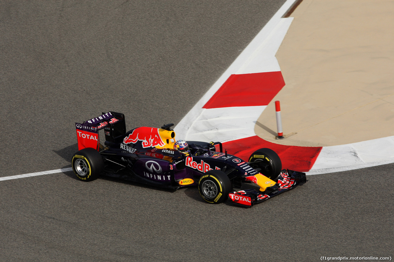 GP BAHRAIN, 18.04.2015 - Prove Libere 3, Daniel Ricciardo (AUS) Red Bull Racing RB11