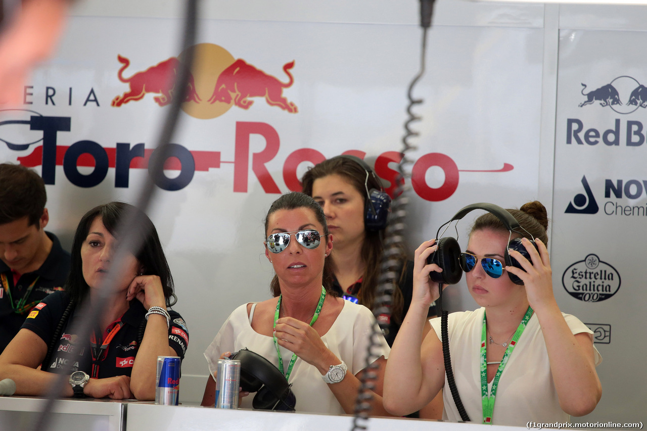 GP BAHRAIN, 18.04.2015 - Prove Libere 3, The mother of Max Verstappen (NED) Scuderia Toro Rosso STR10