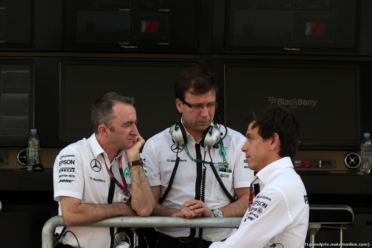 GP BAHRAIN, 18.04.2015 - Prove Libere 3, Paddy Lowe (GBR) Mercedes AMG F1 Executive Director e Toto Wolff (GER) Mercedes AMG F1 Shareholder e Executive Director