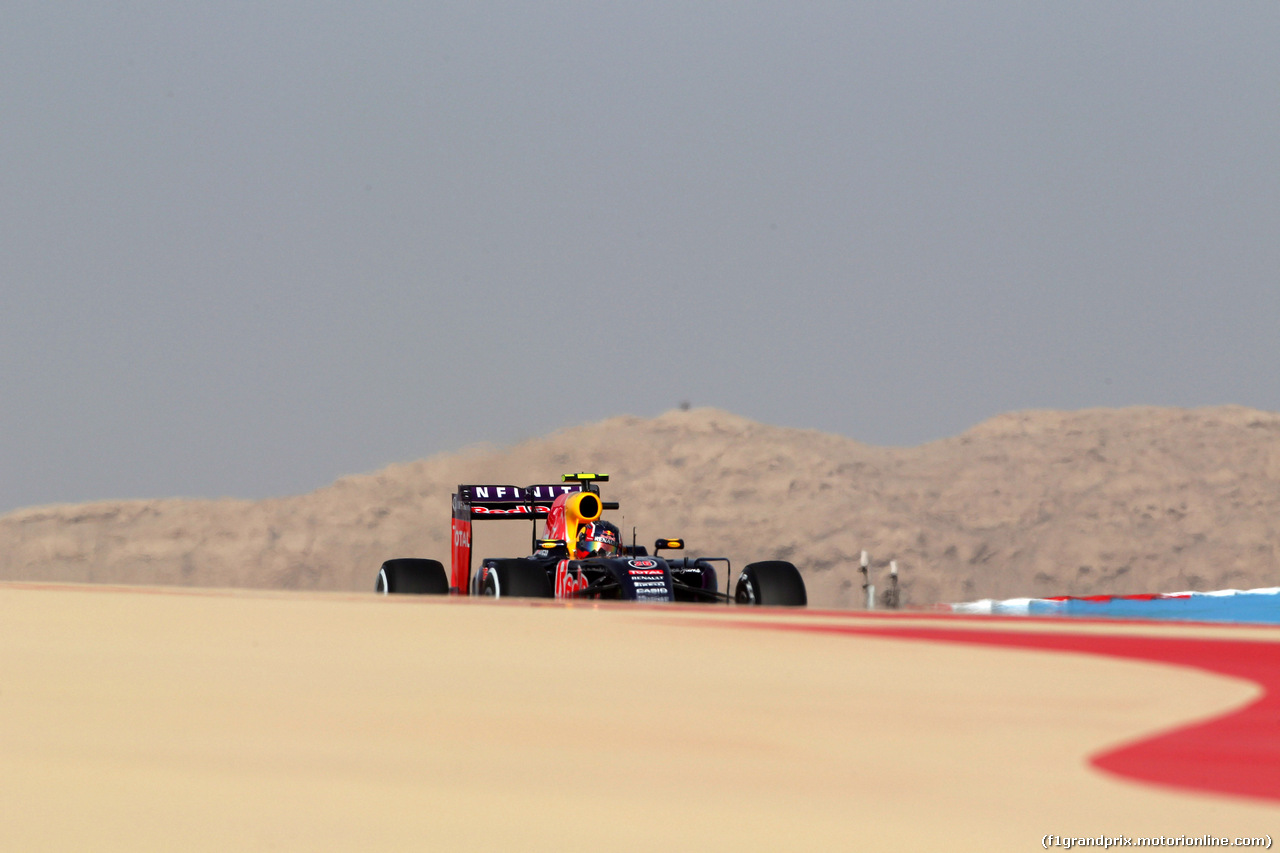 GP BAHRAIN, 18.04.2015 - Prove Libere 3, Daniil Kvyat (RUS) Red Bull Racing RB11