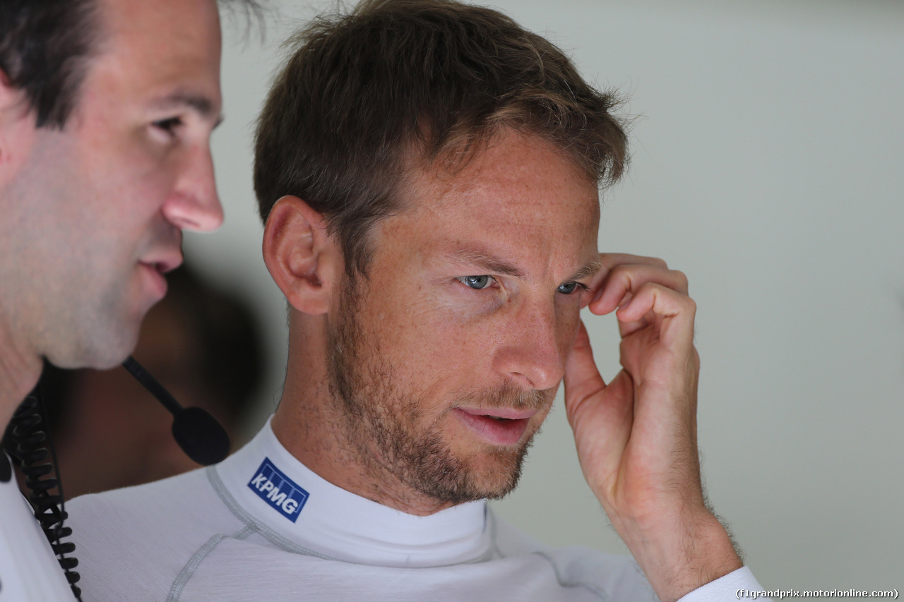 GP BAHRAIN, 18.04.2015 - Prove Libere 3, Jenson Button (GBR)  McLaren Honda MP4-30.