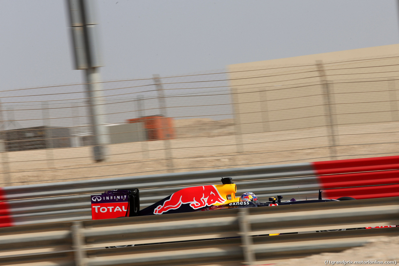 GP BAHRAIN, 18.04.2015 - Prove Libere 3, Daniel Ricciardo (AUS) Red Bull Racing RB11