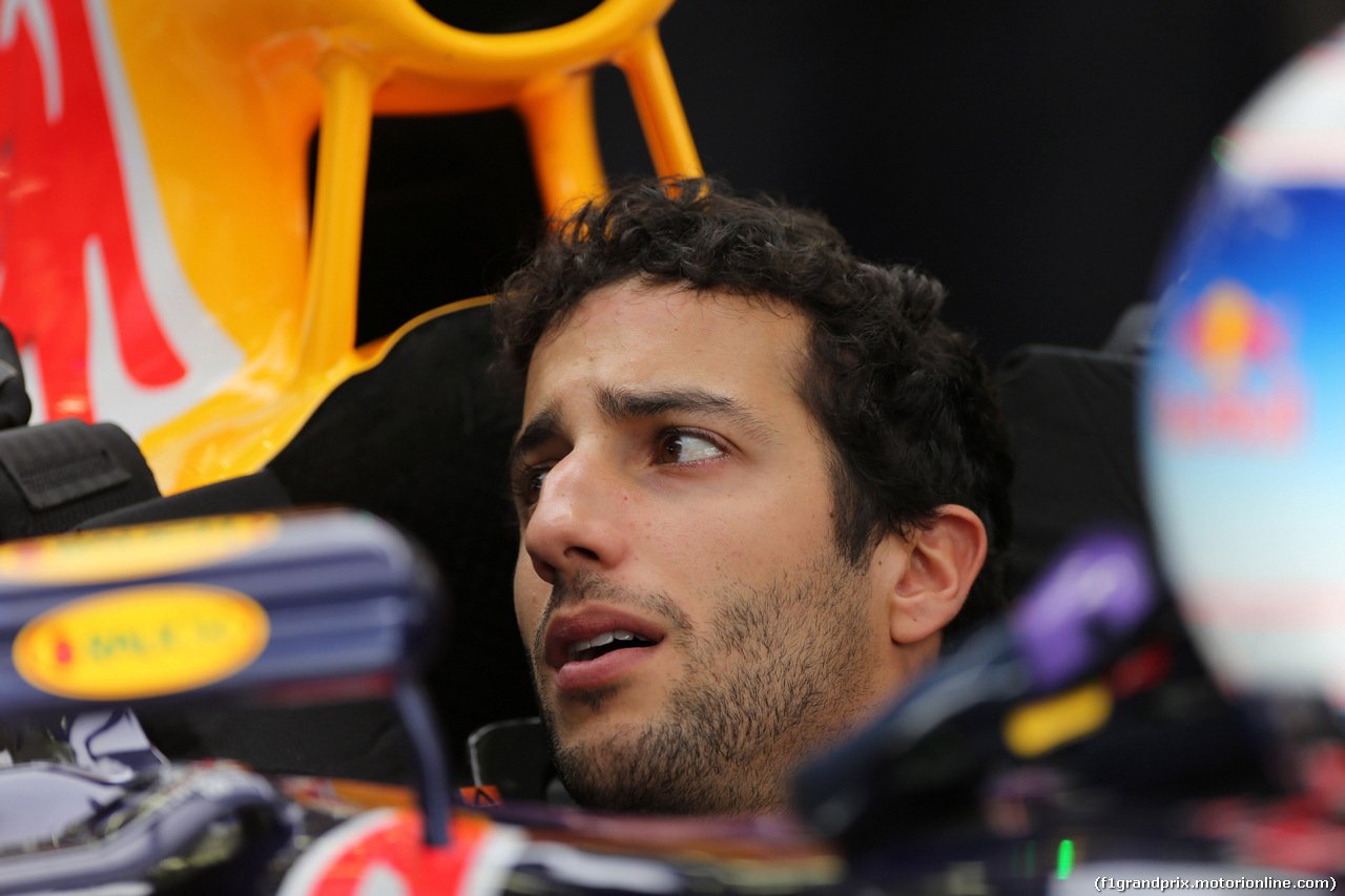 GP BAHRAIN, 18.04.2015 - Prove Libere 3, Daniel Ricciardo (AUS) Red Bull Racing RB11