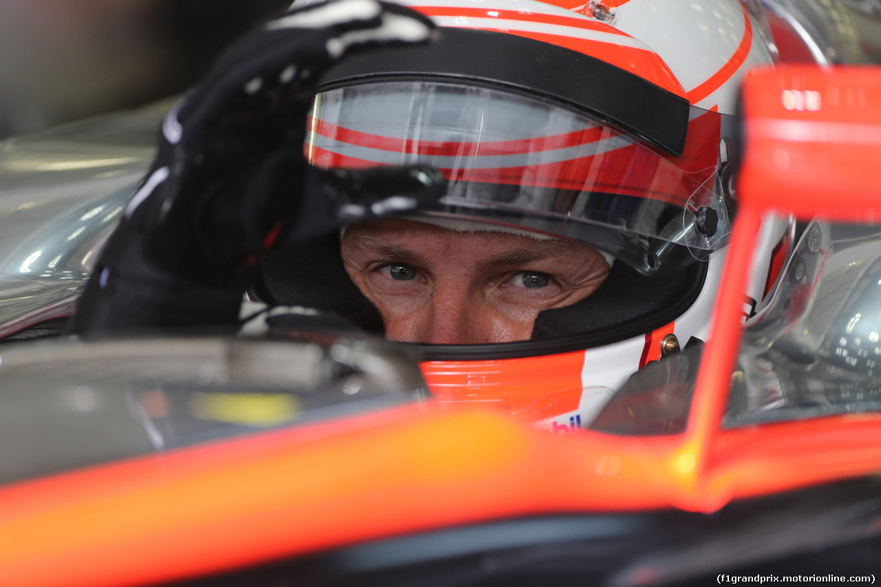 GP BAHRAIN, 18.04.2015 - Prove Libere 3, Jenson Button (GBR)  McLaren Honda MP4-30.