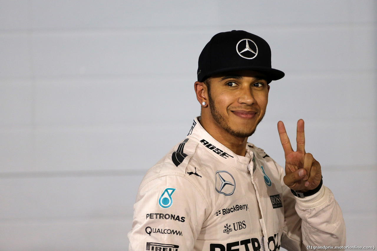 GP BAHRAIN, 18.04.2015 - Qualifiche, Lewis Hamilton (GBR) Mercedes AMG F1 W06 pole position