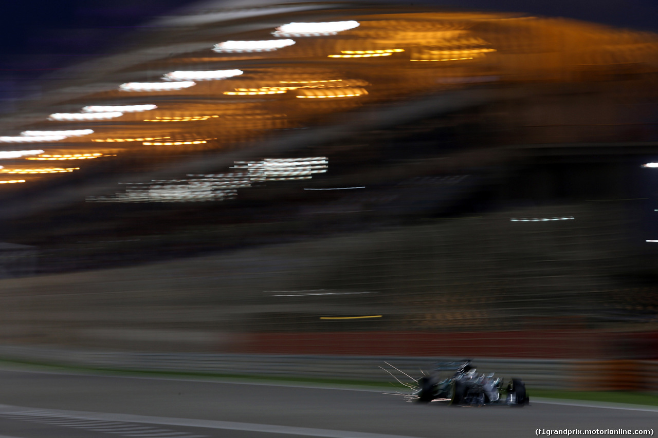 GP BAHRAIN, 18.04.2015 - Qualifiche, Lewis Hamilton (GBR) Mercedes AMG F1 W06