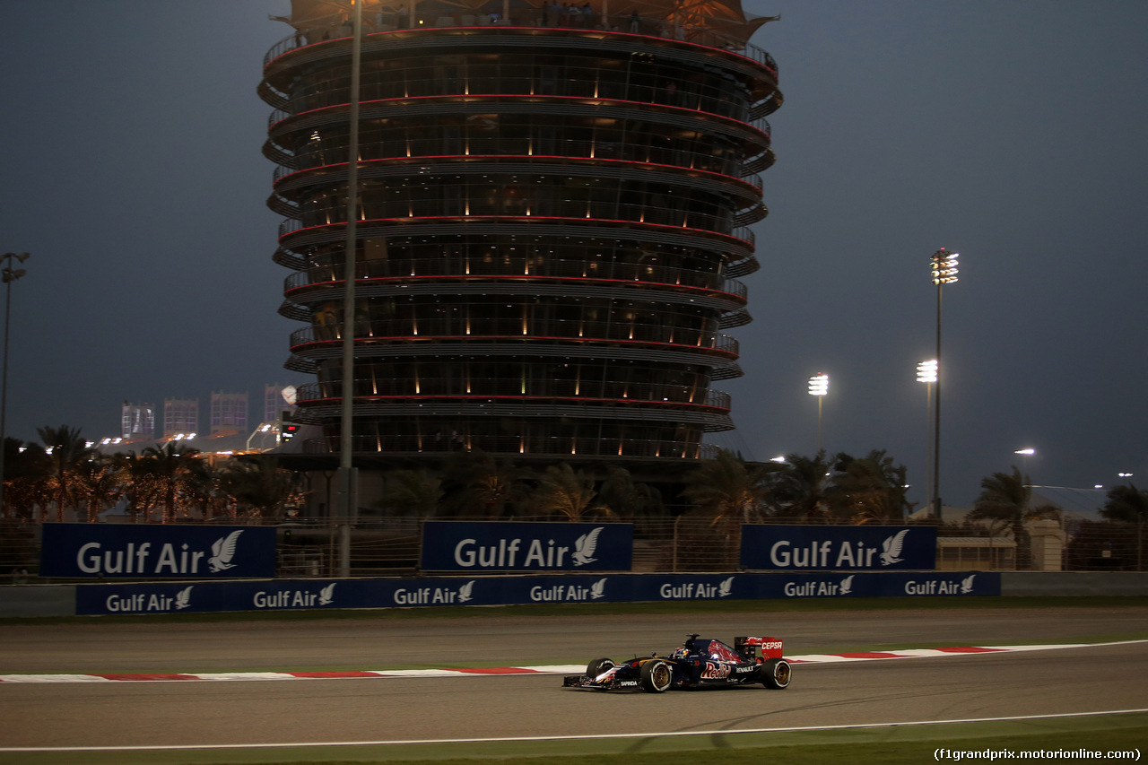 GP BAHRAIN, 18.04.2015 - Qualifiche, Max Verstappen (NED) Scuderia Toro Rosso STR10