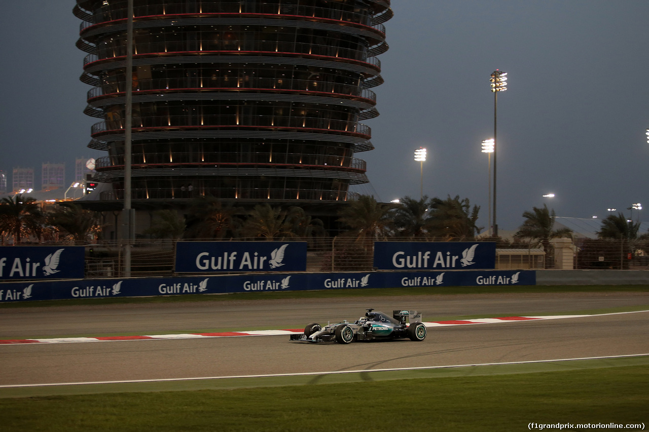 GP BAHRAIN, 18.04.2015 - Qualifiche, Lewis Hamilton (GBR) Mercedes AMG F1 W06