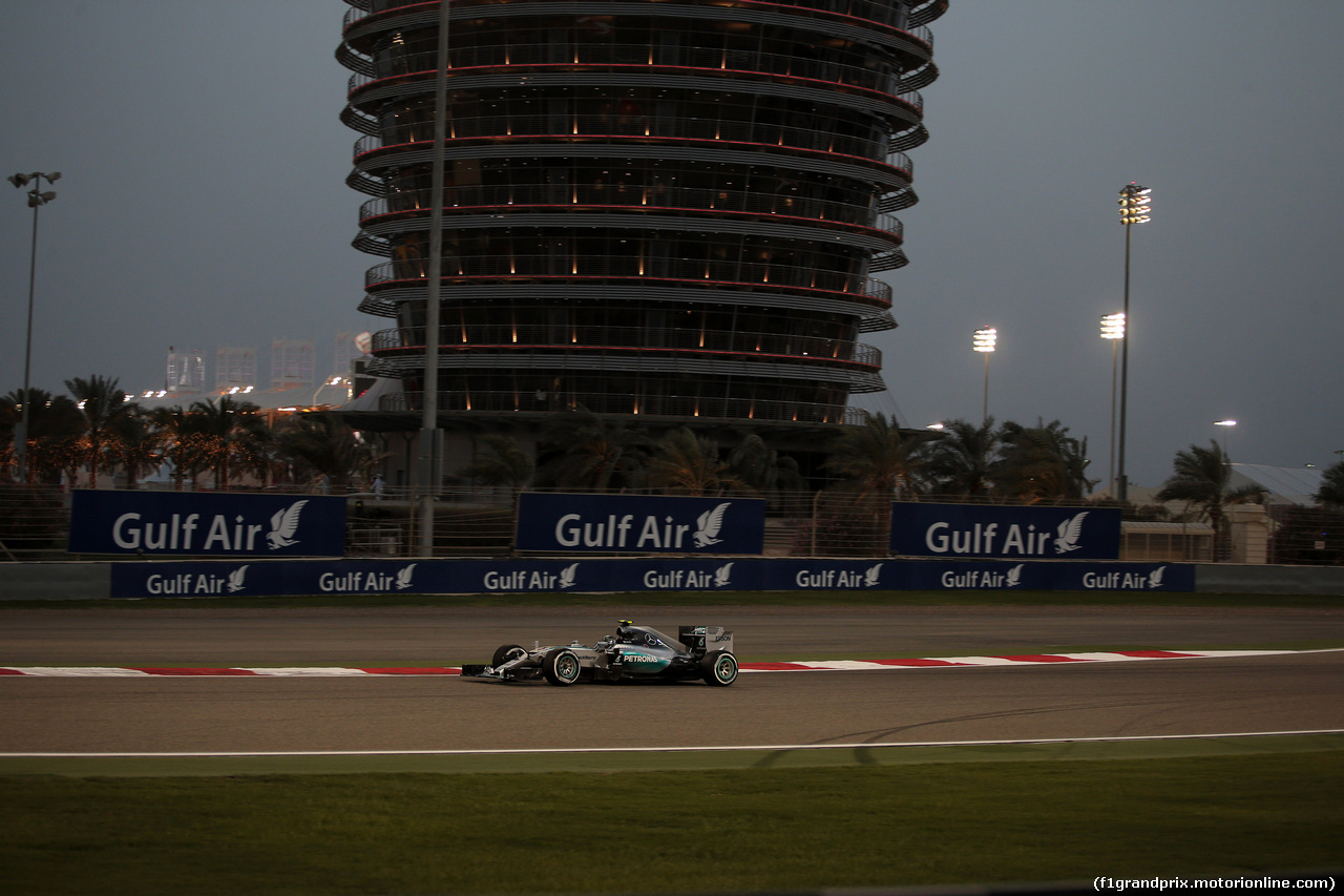 GP BAHRAIN, 18.04.2015 - Qualifiche, Nico Rosberg (GER) Mercedes AMG F1 W06