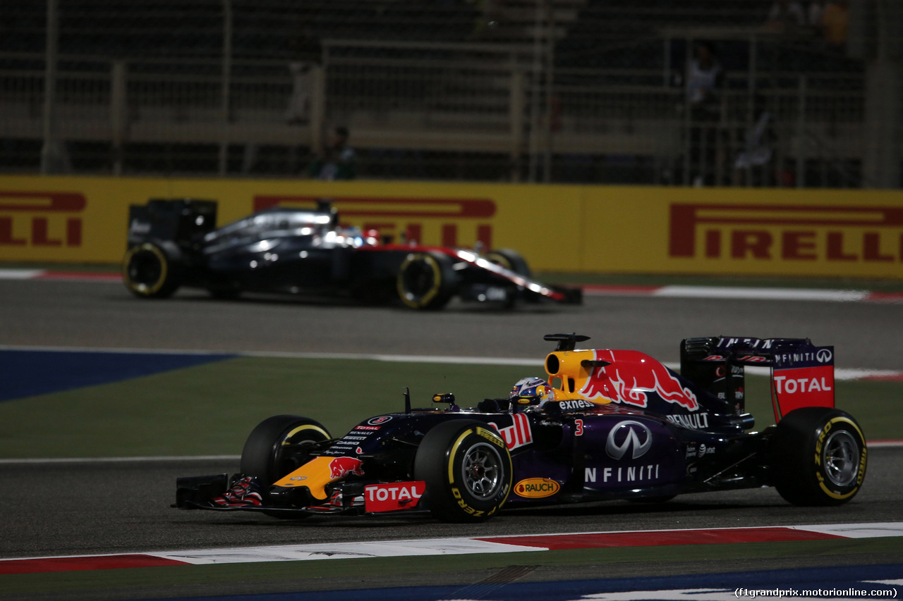 GP BAHRAIN, 18.04.2015 - Qualifiche, Daniel Ricciardo (AUS) Red Bull Racing RB11