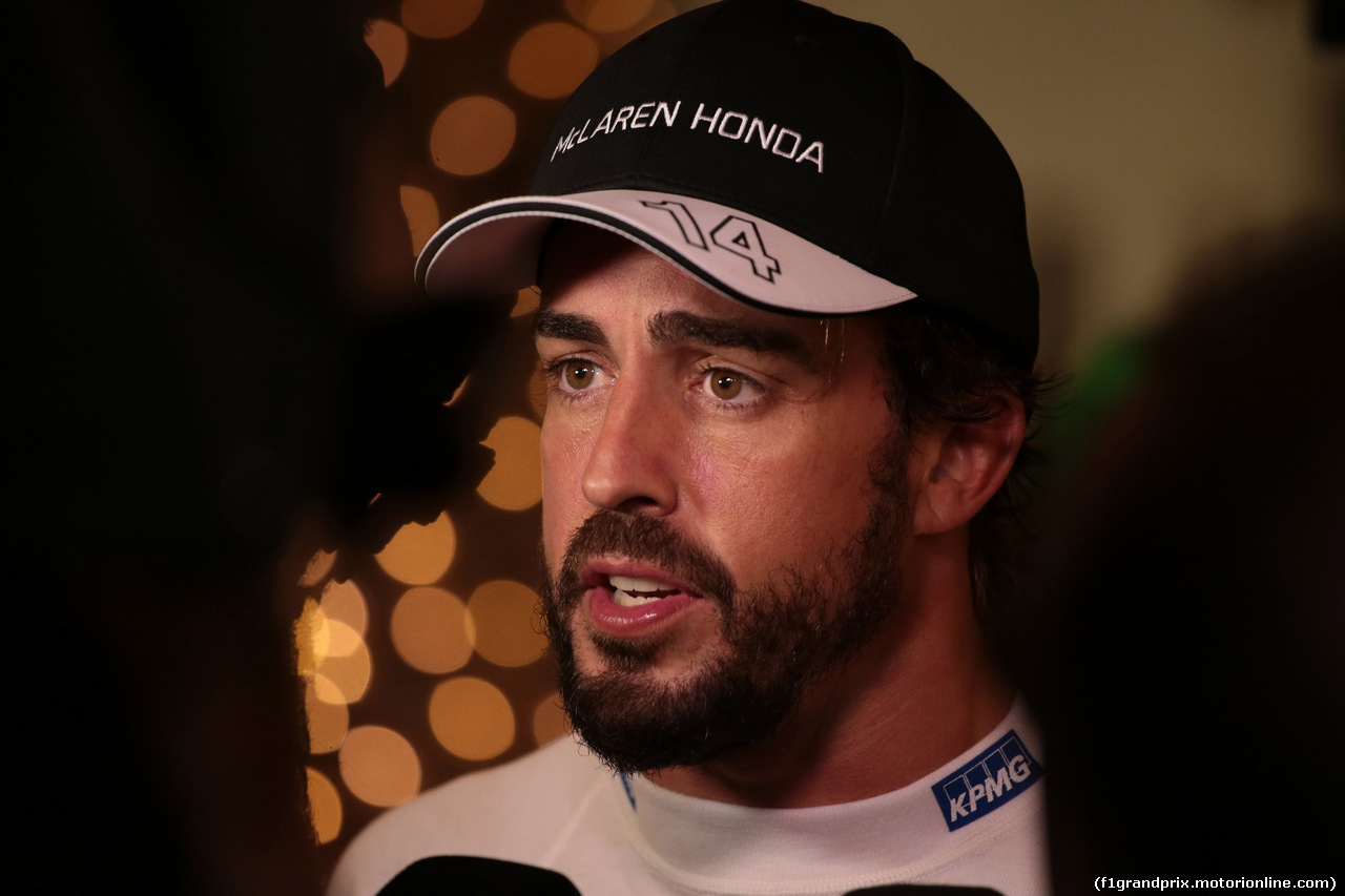 GP BAHRAIN, 18.04.2015 - Qualifiche, Fernando Alonso (ESP) McLaren Honda MP4-30