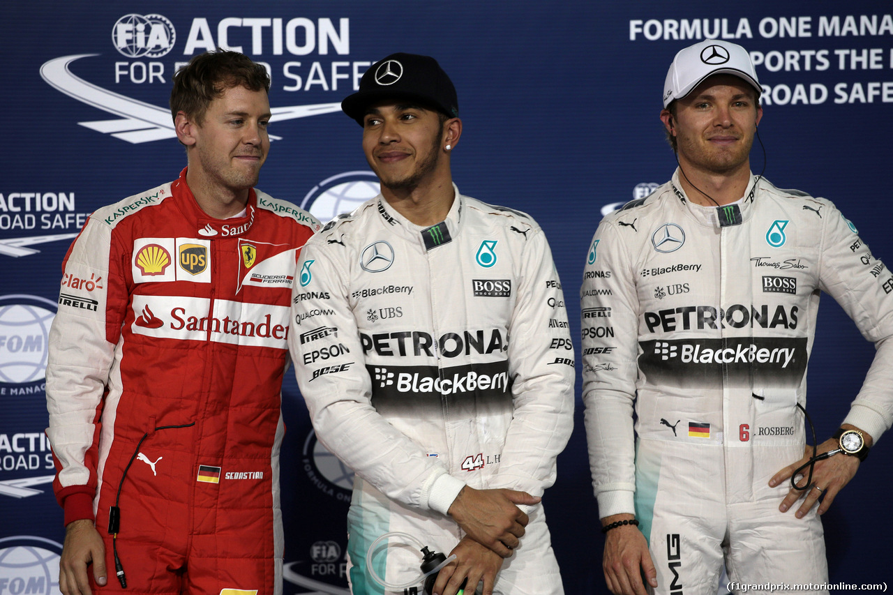 GP BAHRAIN, 18.04.2015 - Qualifiche, Lewis Hamilton (GBR) Mercedes AMG F1 W06 pole position, secondo Sebastian Vettel (GER) Ferrari SF15-T e terzo Nico Rosberg (GER) Mercedes AMG F1 W06