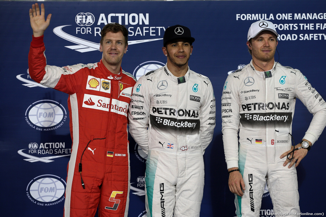 GP BAHRAIN, 18.04.2015 - Qualifiche, Lewis Hamilton (GBR) Mercedes AMG F1 W06 pole position, secondo Sebastian Vettel (GER) Ferrari SF15-T e terzo Nico Rosberg (GER) Mercedes AMG F1 W06