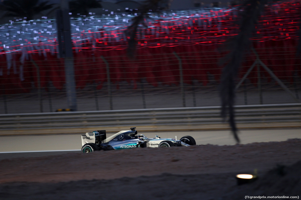 GP BAHRAIN, 18.04.2015 - Qualifiche, Nico Rosberg (GER) Mercedes AMG F1 W06