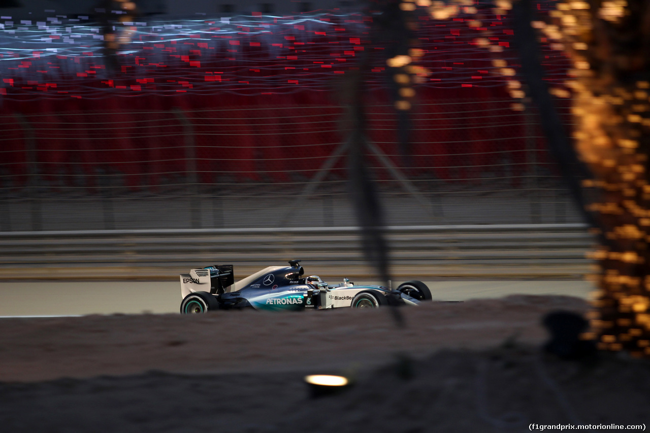 GP BAHRAIN, 18.04.2015 - Qualifiche, Lewis Hamilton (GBR) Mercedes AMG F1 W06