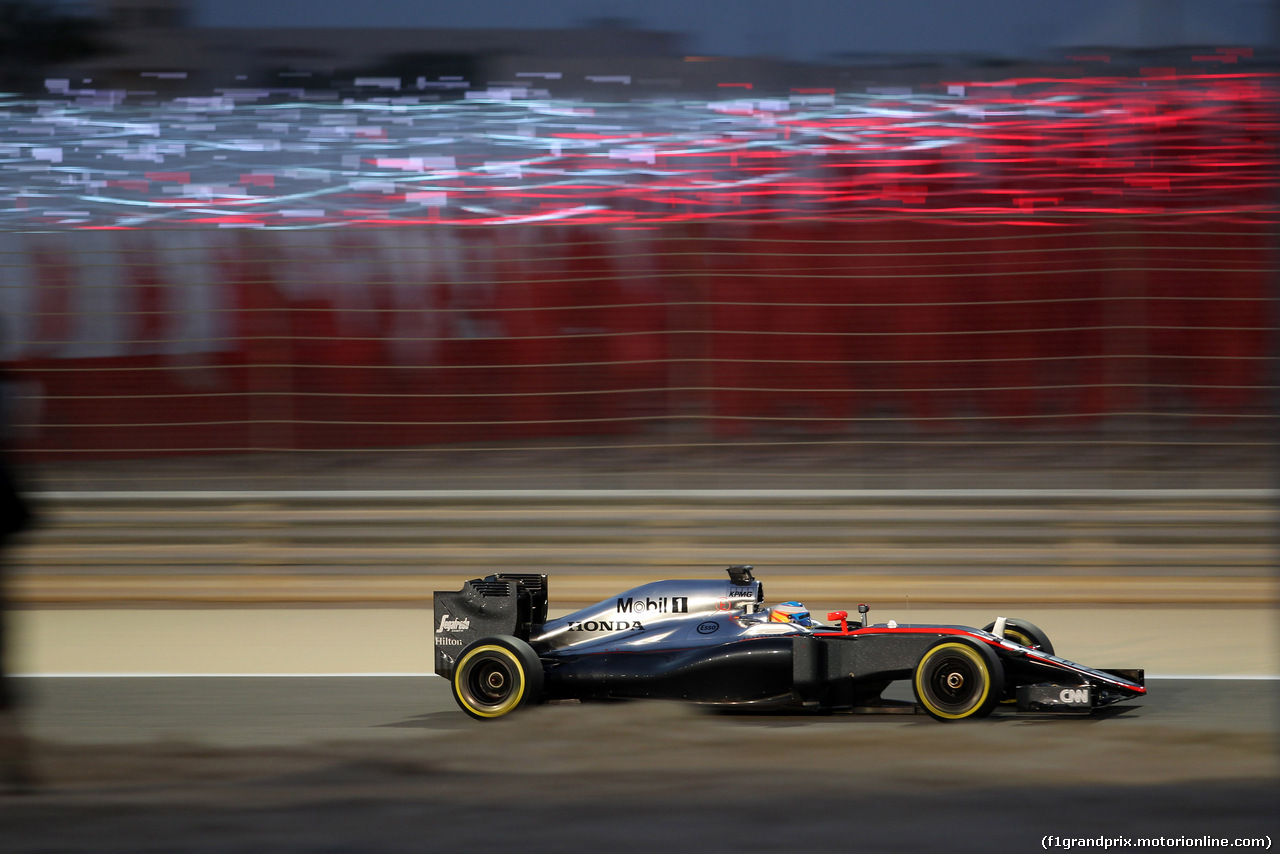 GP BAHRAIN, 18.04.2015 - Qualifiche, Fernando Alonso (ESP) McLaren Honda MP4-30