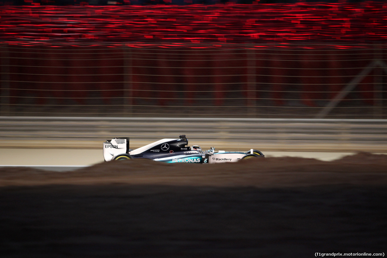 GP BAHRAIN, 18.04.2015 - Qualifiche, Lewis Hamilton (GBR) Mercedes AMG F1 W06