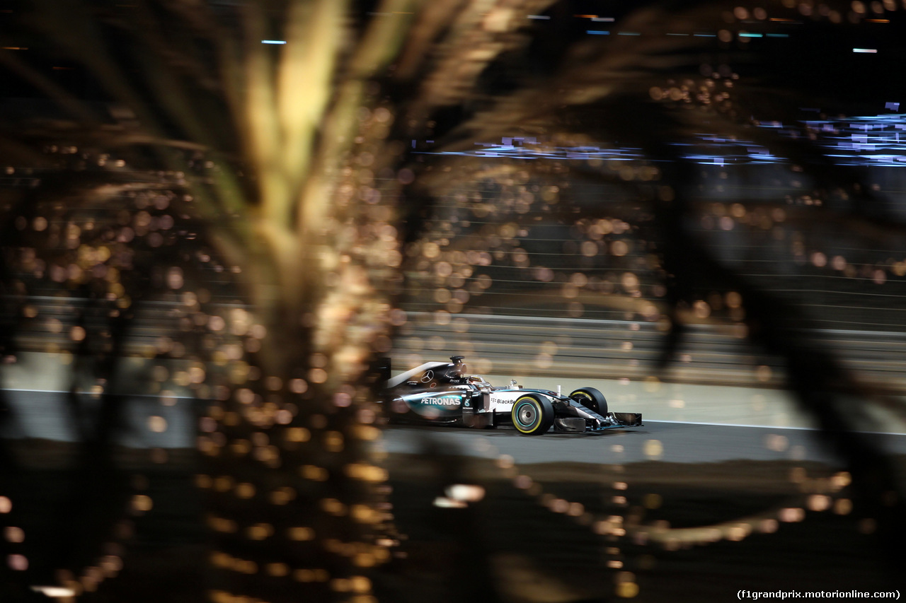 GP BAHRAIN, 18.04.2015 - Qualifiche, Lewis Hamilton (GBR) Mercedes AMG F1 W06