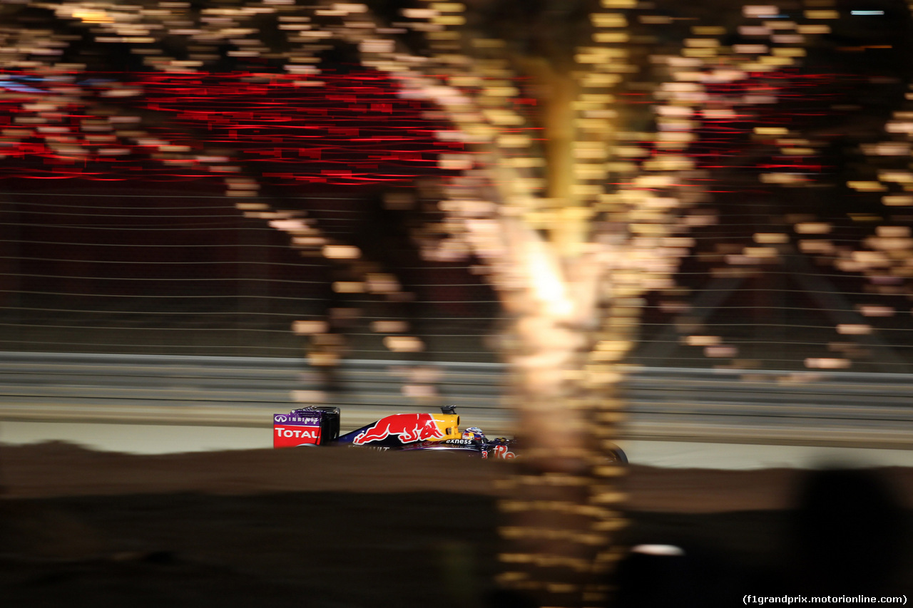 GP BAHRAIN, 18.04.2015 - Qualifiche, Daniel Ricciardo (AUS) Red Bull Racing RB11