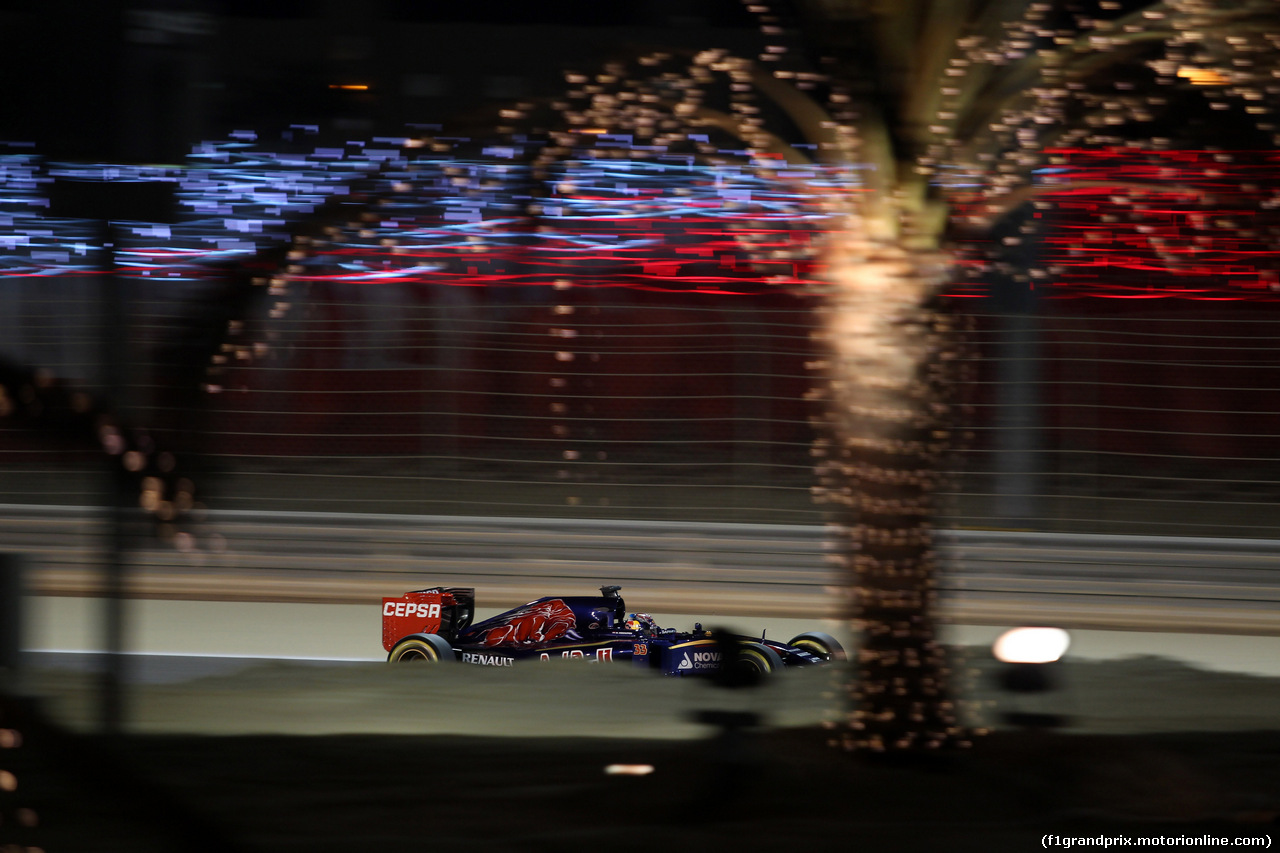 GP BAHRAIN, 18.04.2015 - Qualifiche, Max Verstappen (NED) Scuderia Toro Rosso STR10