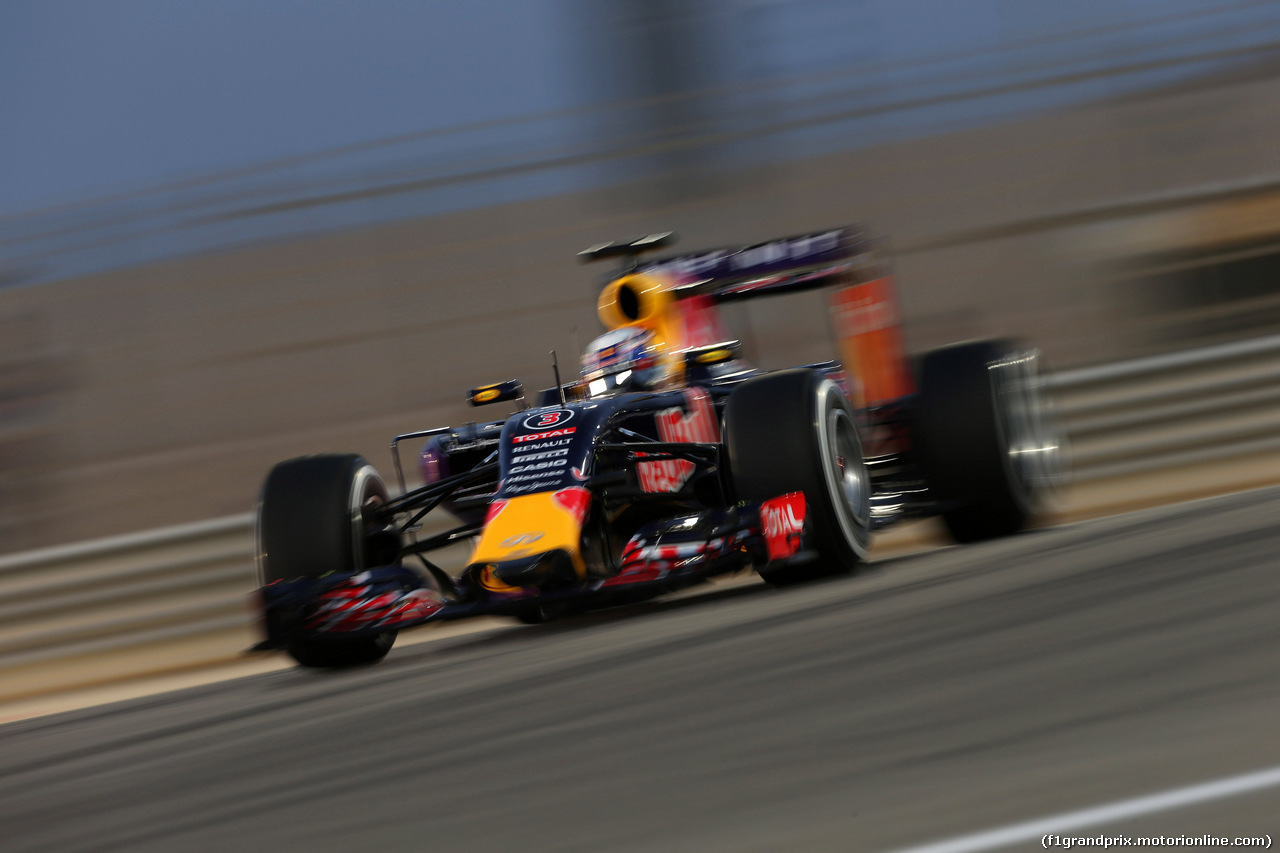 GP BAHRAIN, 18.04.2015 - Qualifiche, Daniel Ricciardo (AUS) Red Bull Racing RB11