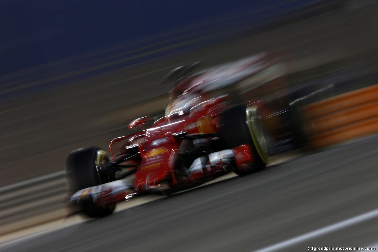 GP BAHRAIN, 18.04.2015 - Qualifiche, Sebastian Vettel (GER) Ferrari SF15-T