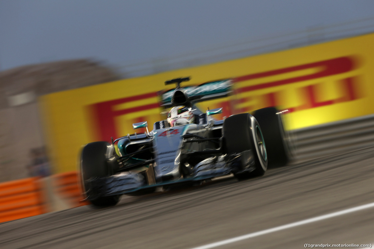 GP BAHRAIN, 18.04.2015 - Qualifiche, Lewis Hamilton (GBR) Mercedes AMG F1 W06