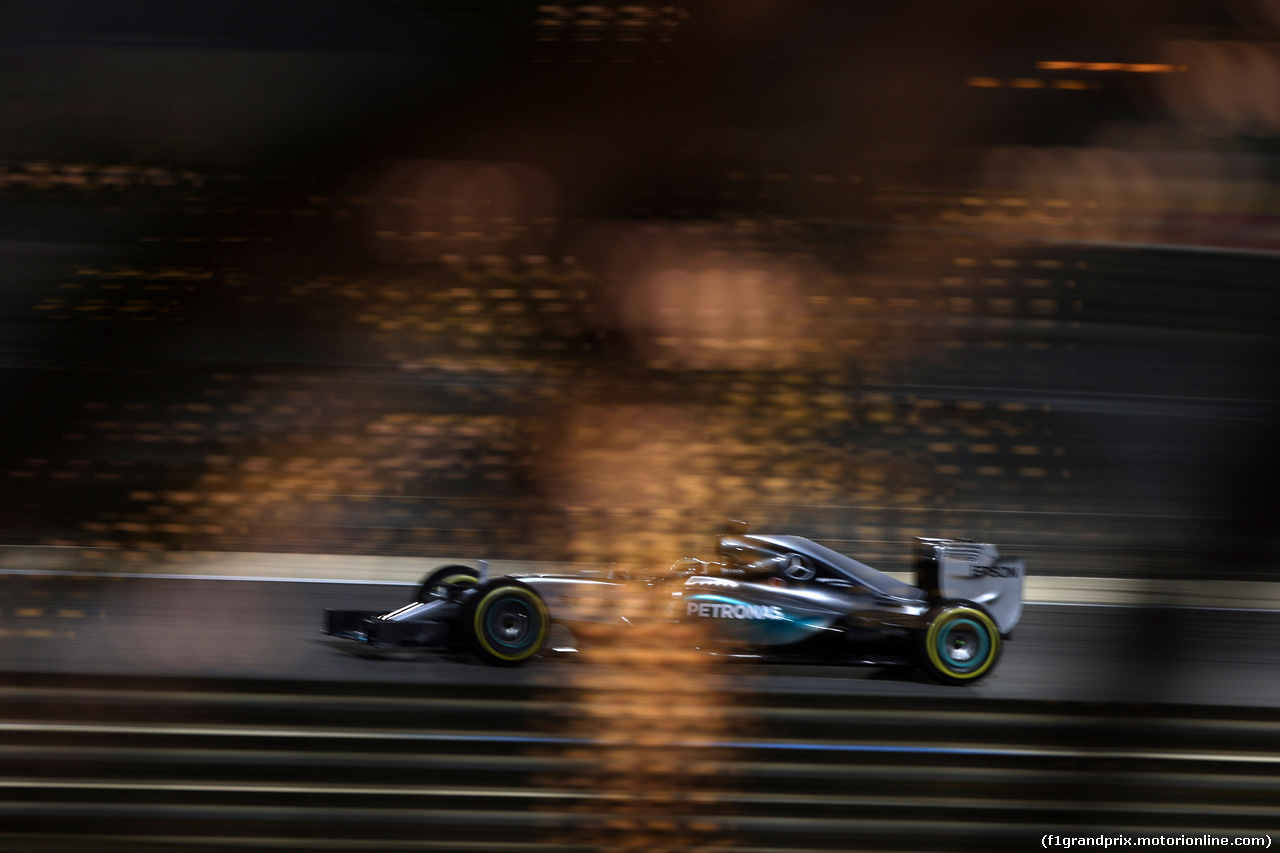 GP BAHRAIN, 18.04.2015 - Qualifiche, Lewis Hamilton (GBR) Mercedes AMG F1 W06