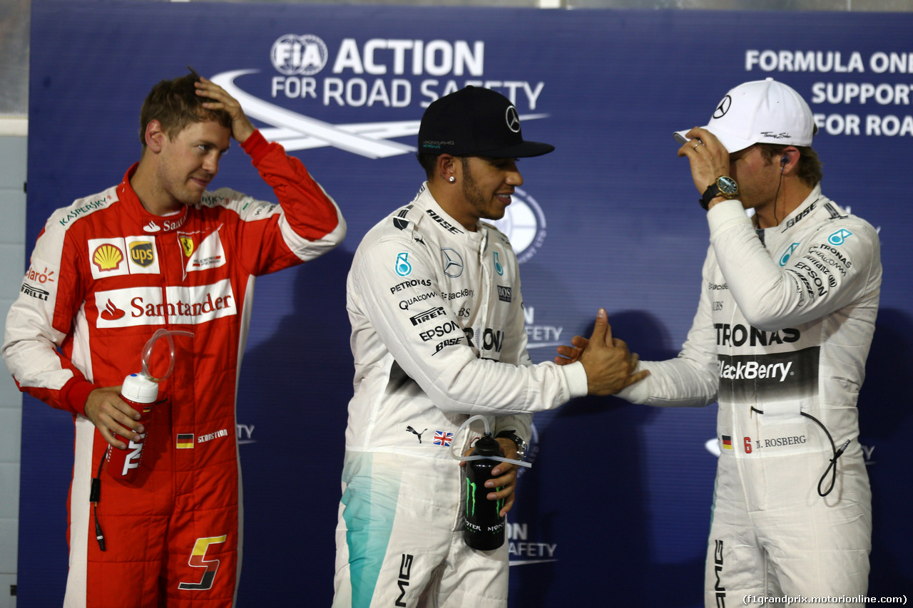 GP BAHRAIN, 18.04.2015 - Qualifiche, Lewis Hamilton (GBR) Mercedes AMG F1 W06 pole position, secondo Sebastian Vettel (GER) Ferrari SF15-T e terzo Nico Rosberg (GER) Mercedes AMG F1 W06